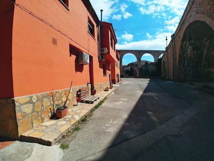 テルエルLa Buhardilla. Aparcamiento Exterior Privadoアパートメント エクステリア 写真